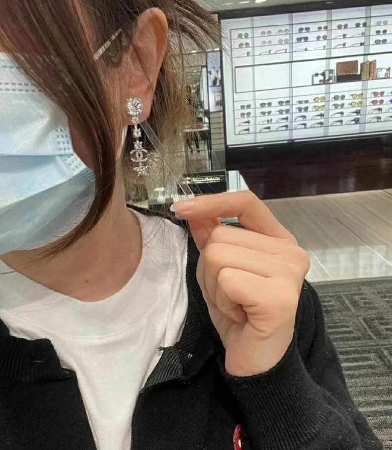 Chanel Earrings Packable 231743