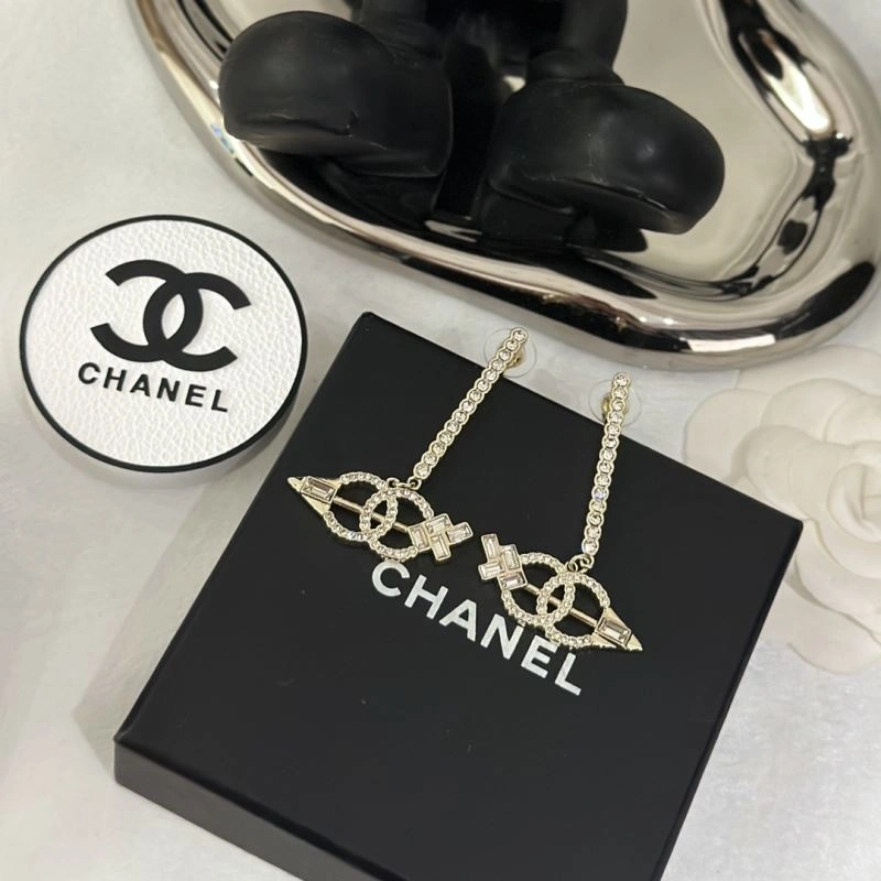 EyeCatching Chanel Earrings 231783