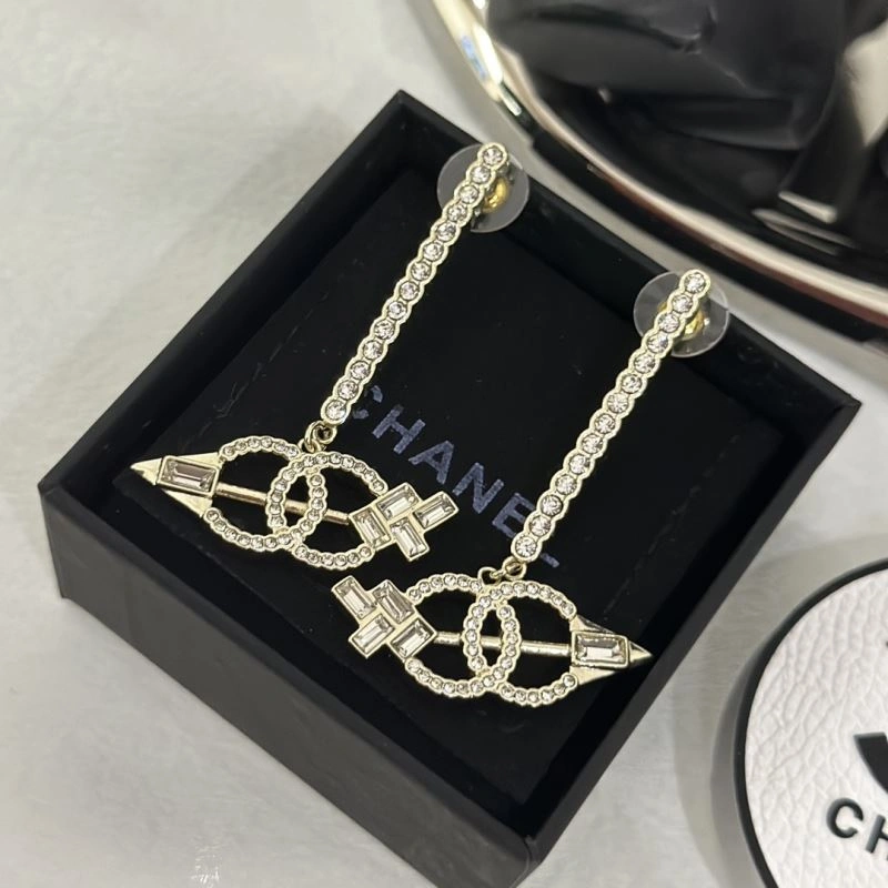 EyeCatching Chanel Earrings 231783