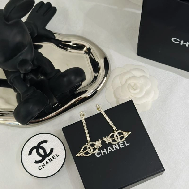 EyeCatching Chanel Earrings 231783