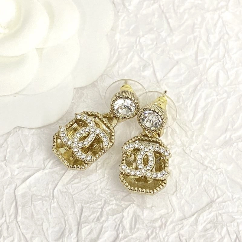 Chanel Earrings Reliable 231720