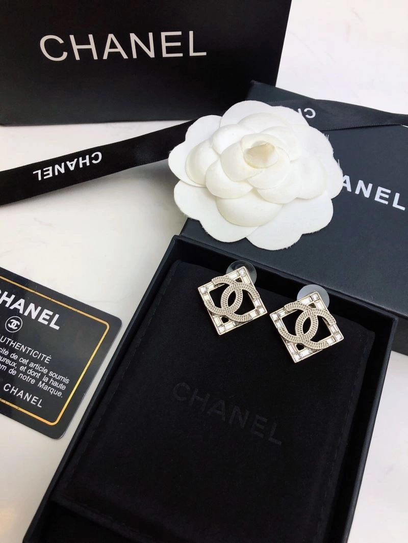 Chic Chanel Earrings 231711