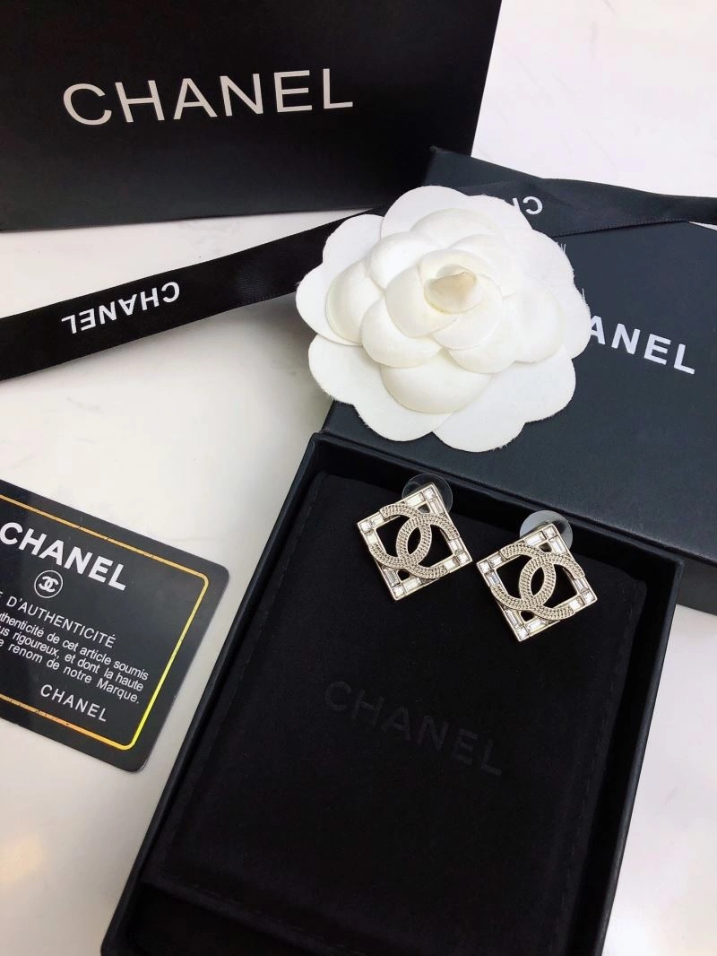 Chic Chanel Earrings 231711