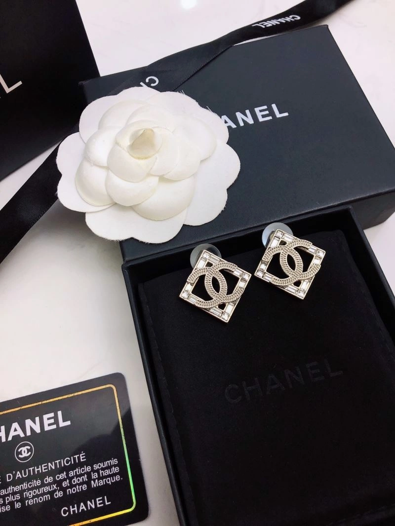 Chic Chanel Earrings 231711