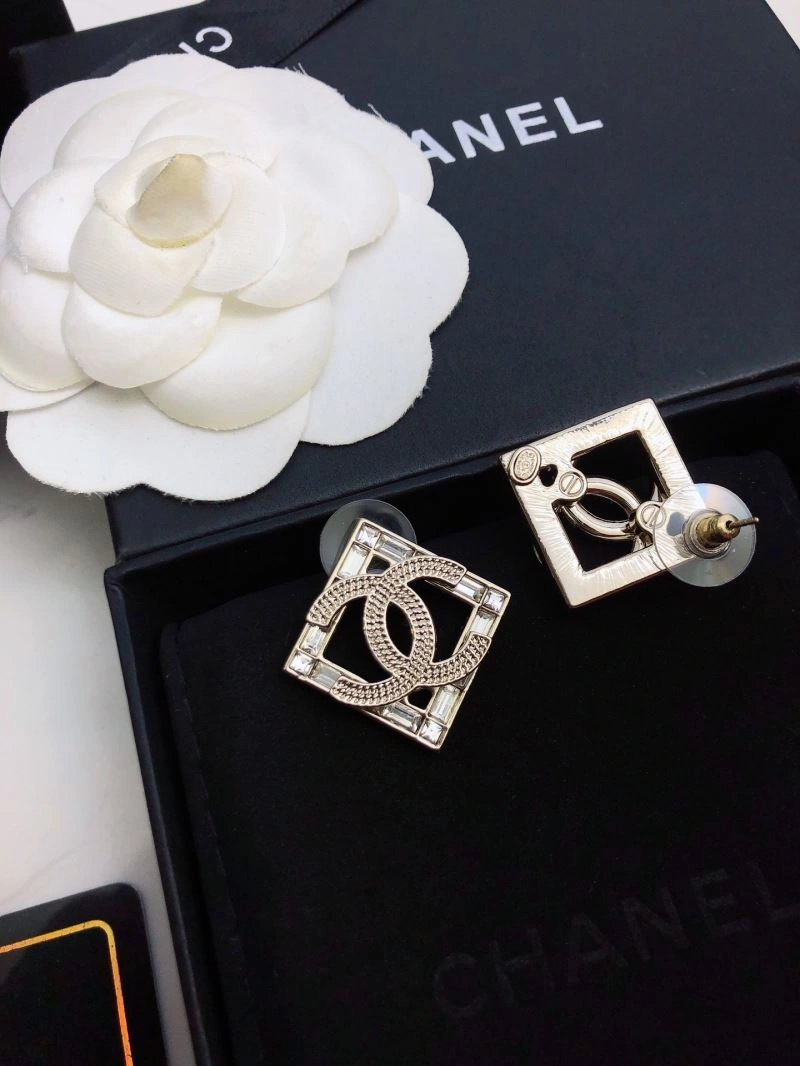 Chic Chanel Earrings 231711