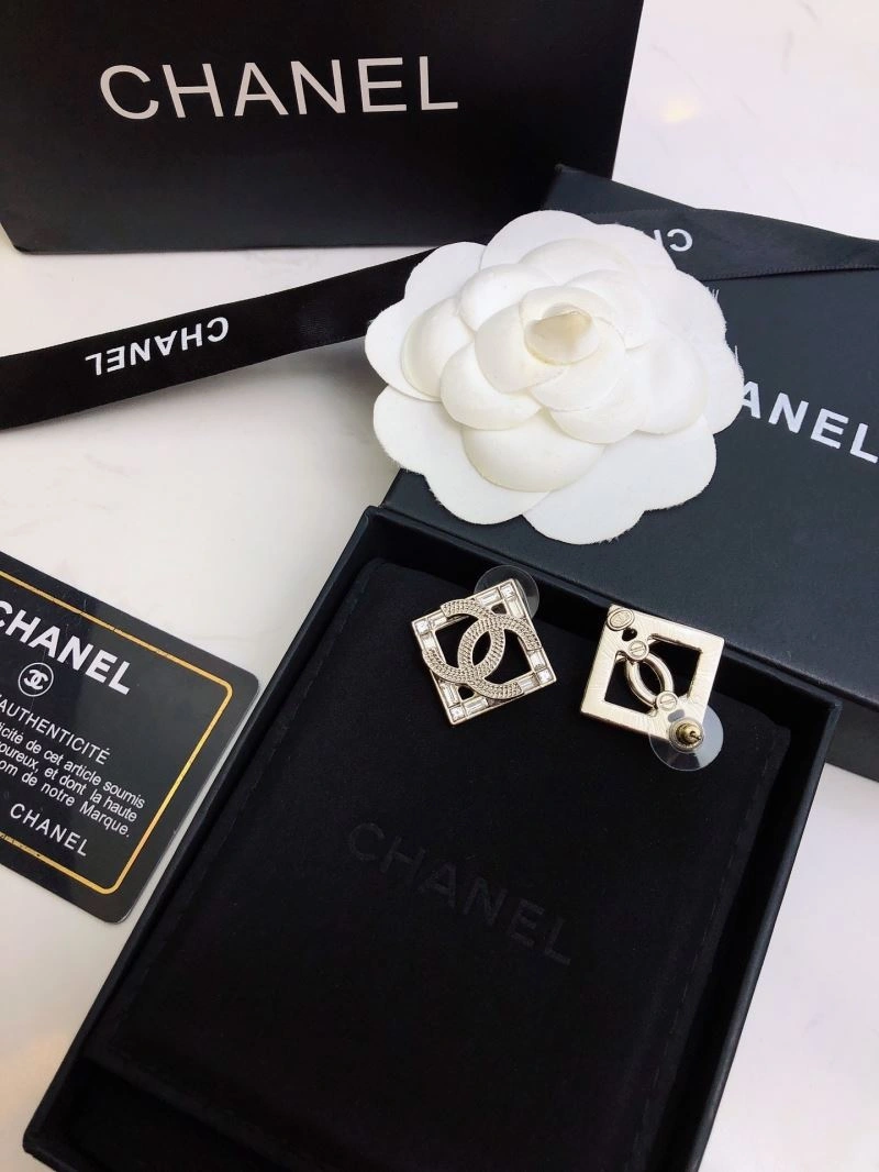 Chic Chanel Earrings 231711