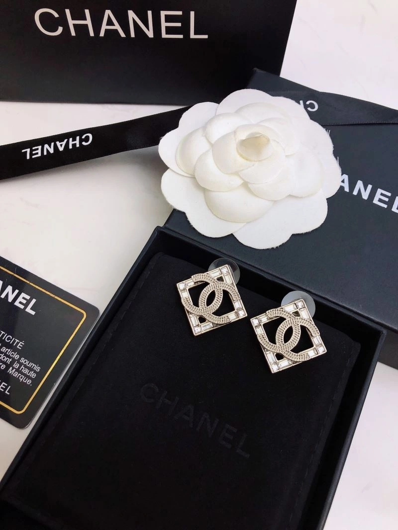 Chic Chanel Earrings 231711
