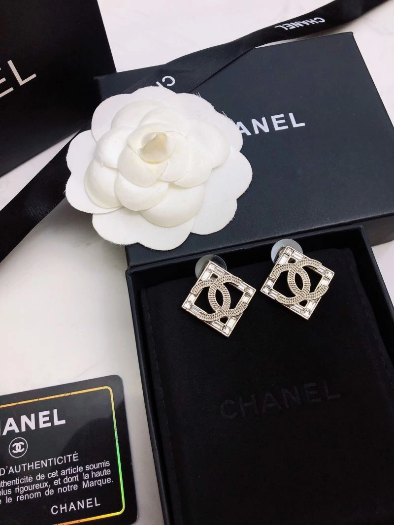 Chic Chanel Earrings 231711
