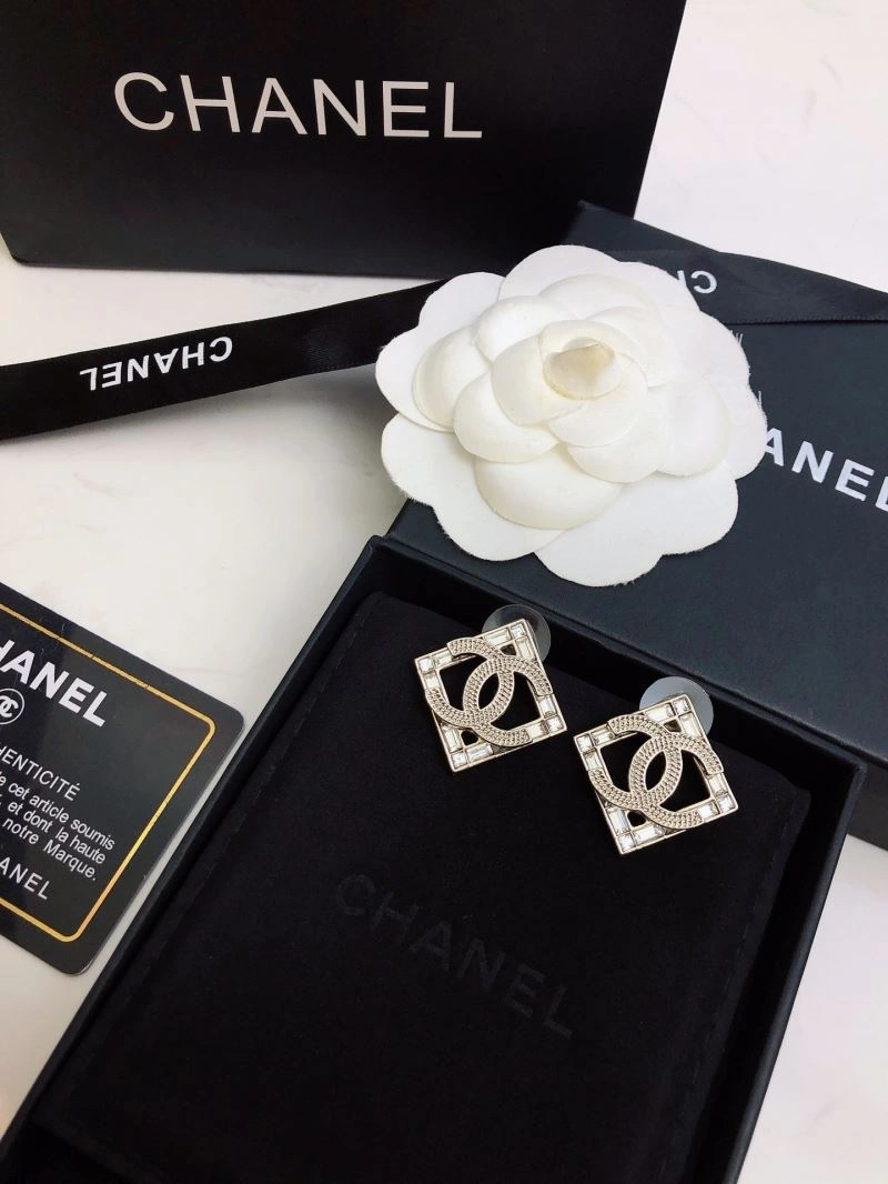 Chic Chanel Earrings 231711