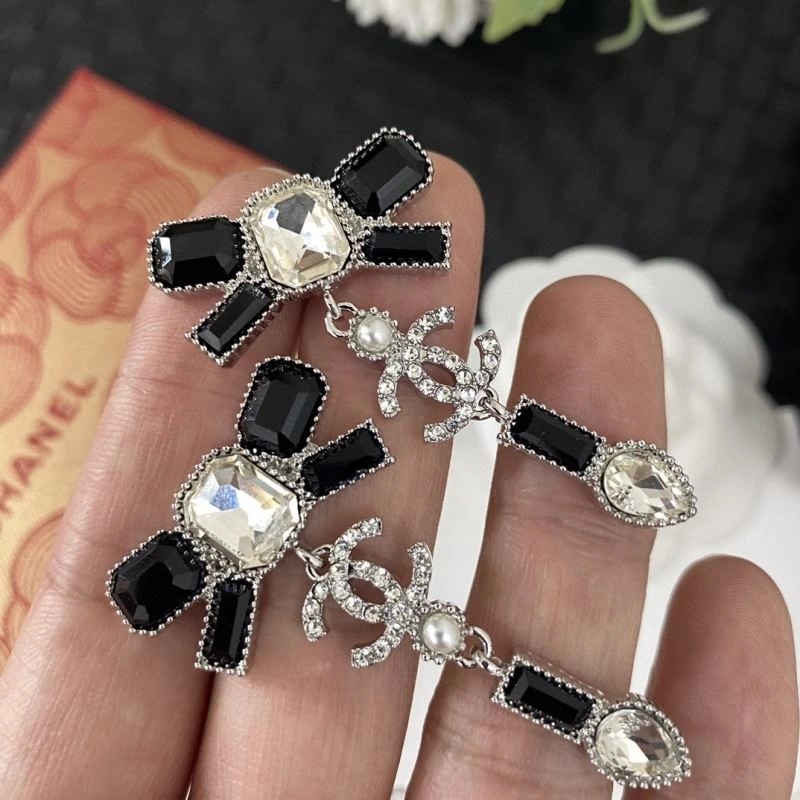 Chanel Earrings EyeCatching 231765