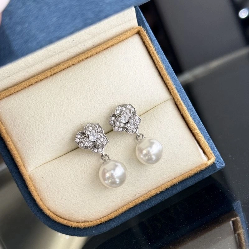 Sporty Chanel Earrings 231773