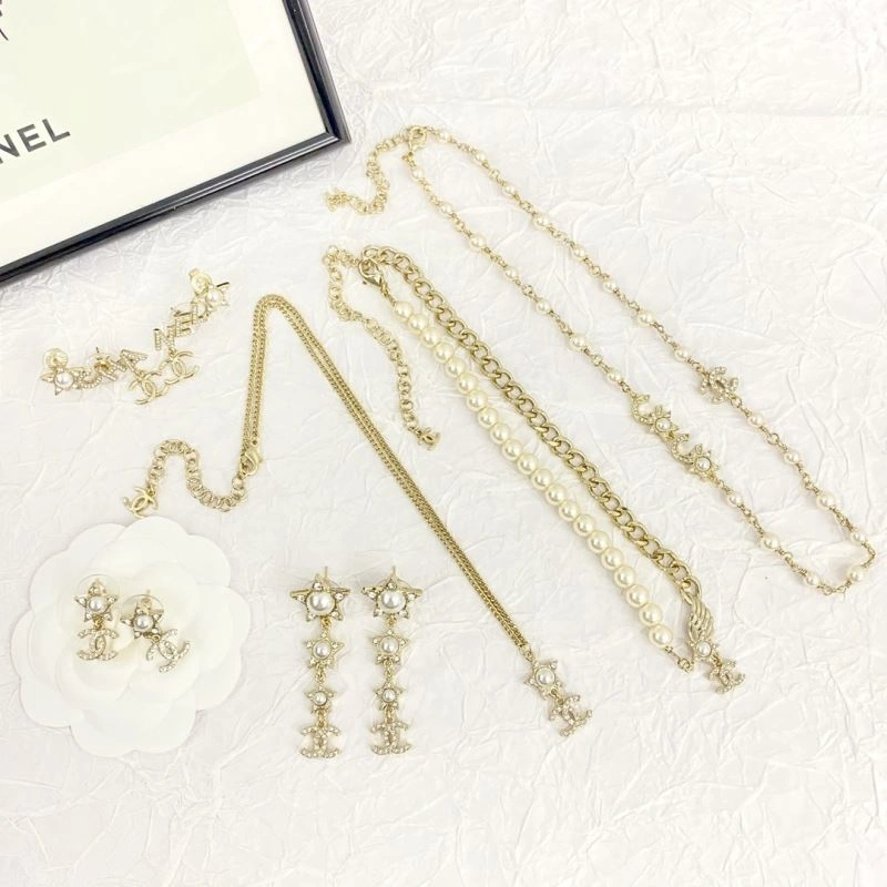Chanel Earrings Elegant 231699