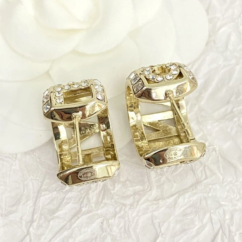 Chanel Earrings Practical 231703