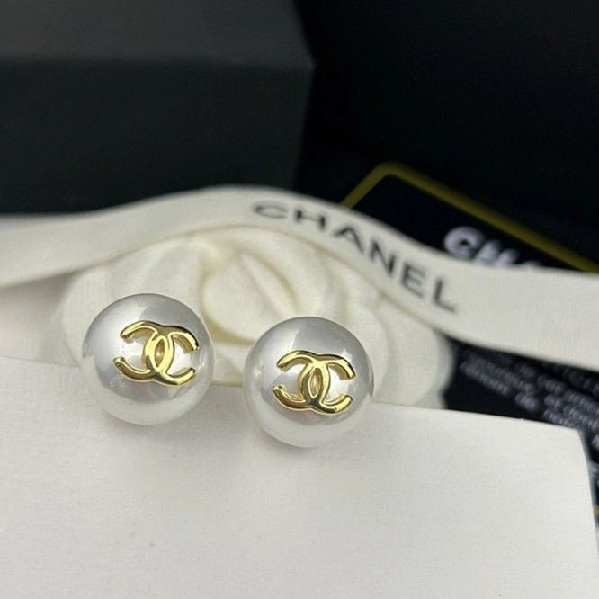Chic Chanel Earrings 231708