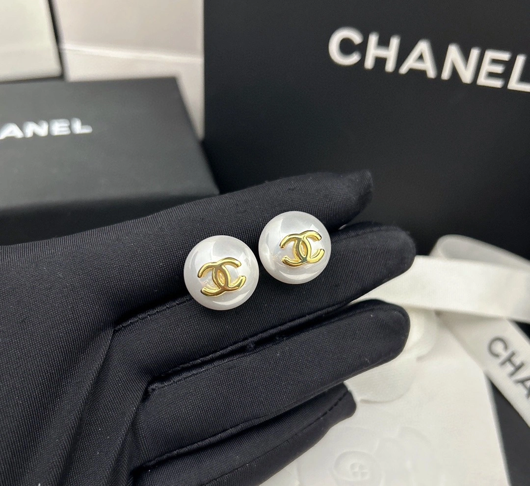 Chic Chanel Earrings 231708