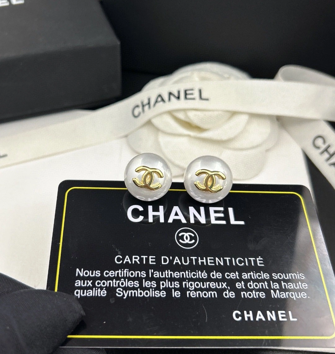 Chic Chanel Earrings 231708