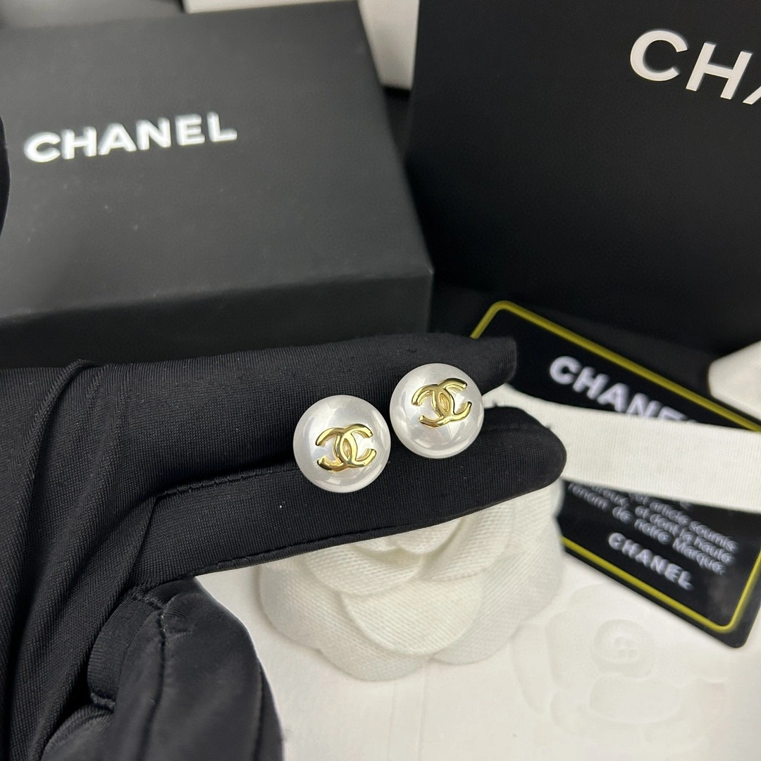 Chic Chanel Earrings 231708