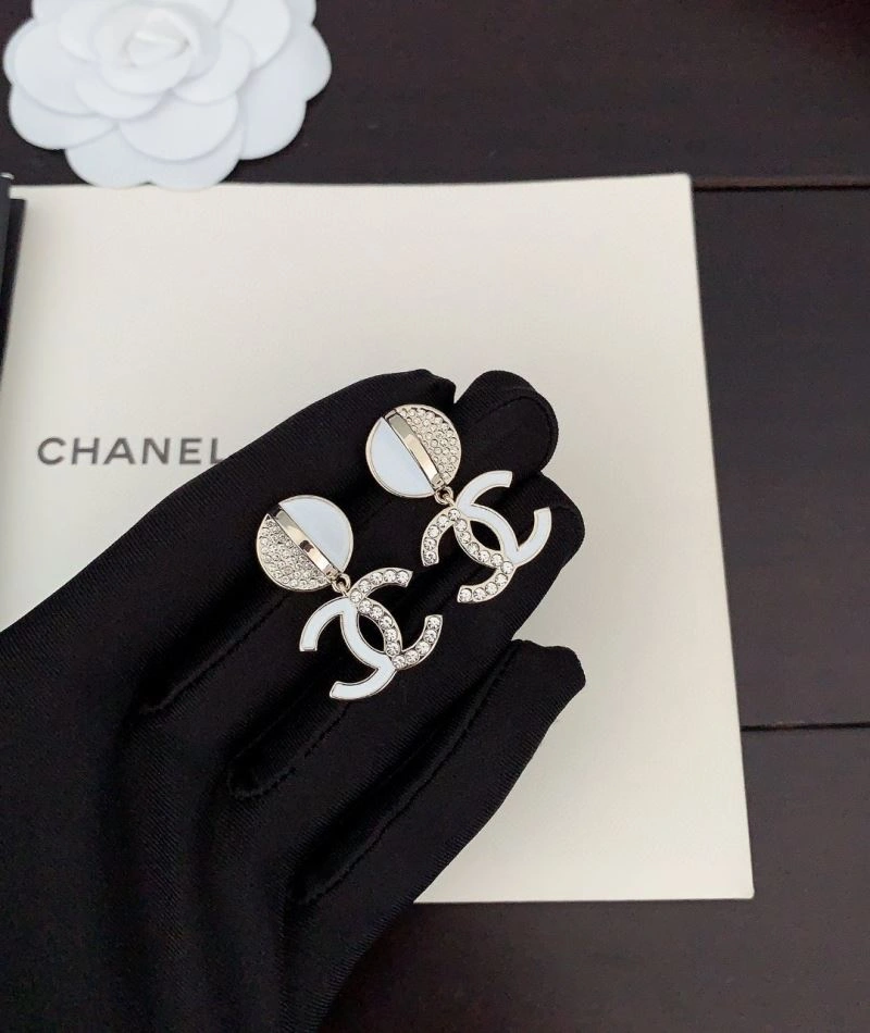 Supportive Chanel Earrings 231654