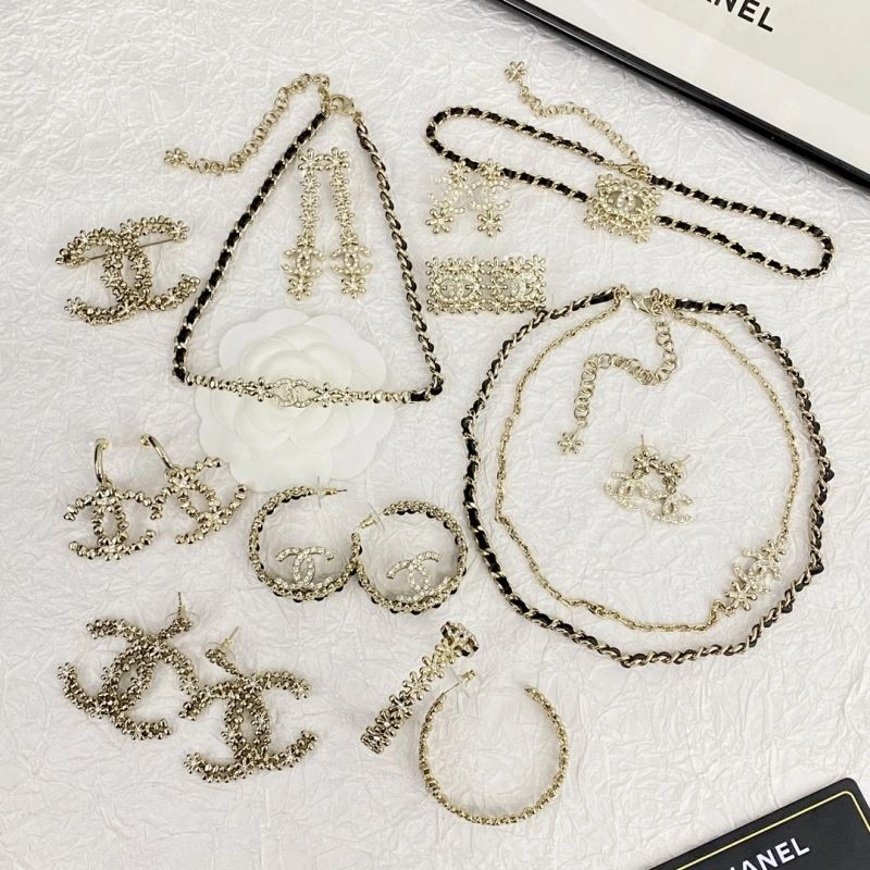 Chanel Earrings Sporty 231639