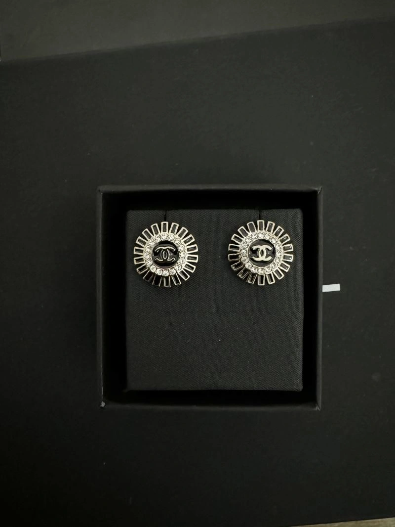 Chanel Earrings Compact 231609