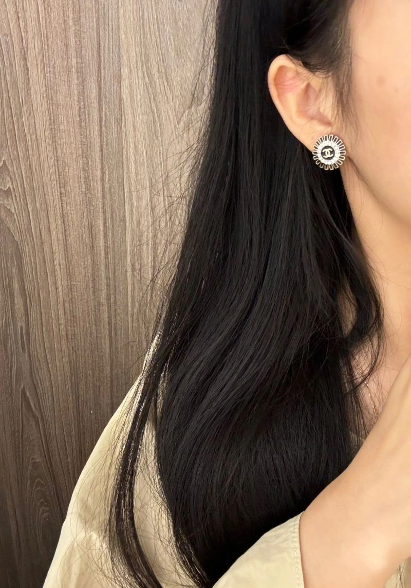 Chanel Earrings Compact 231609