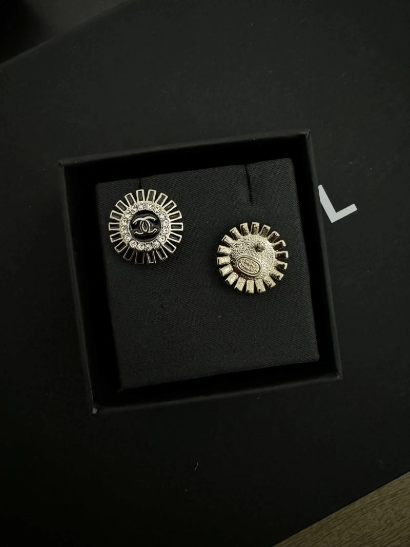 Chanel Earrings Compact 231609