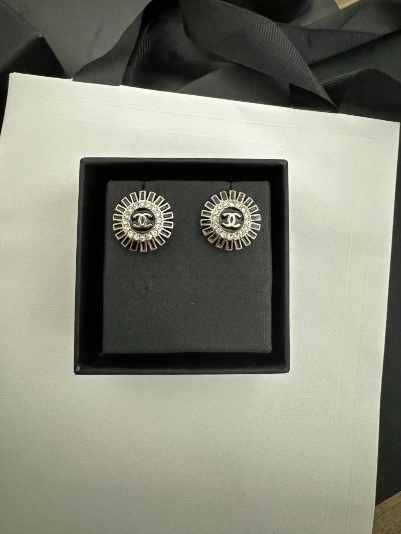 Chanel Earrings Compact 231609