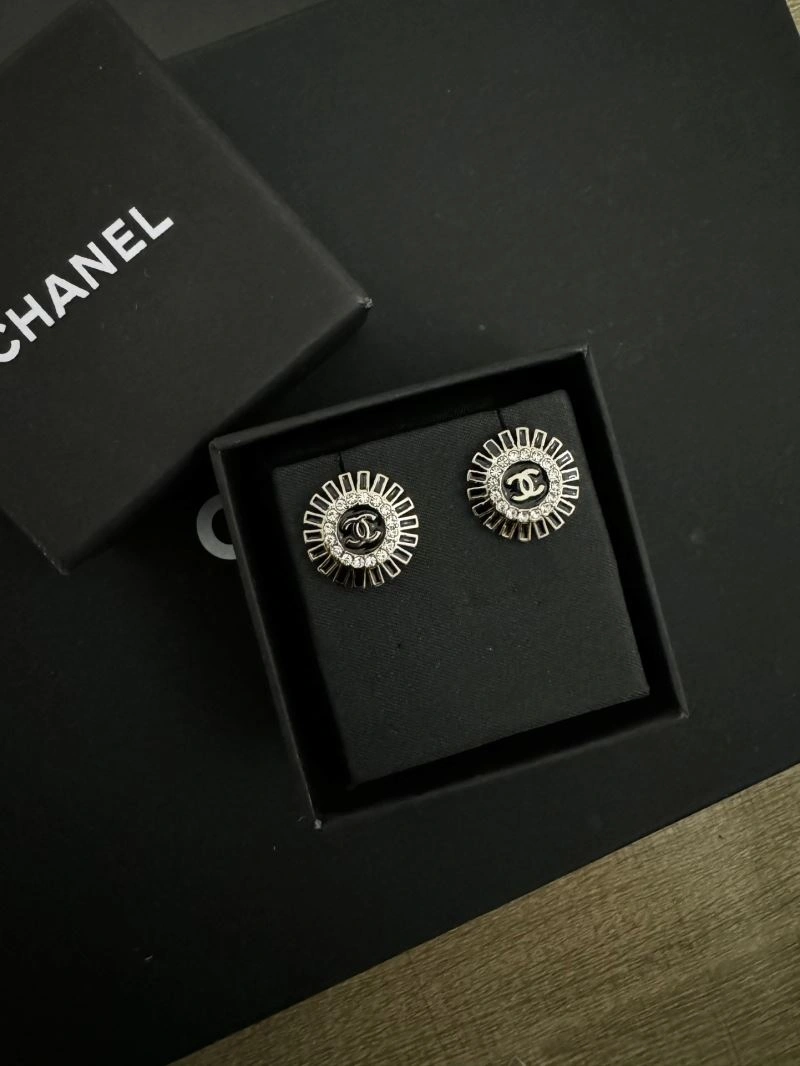 Chanel Earrings Compact 231609