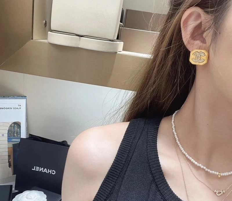 Chanel Earrings EyeCatching 231642