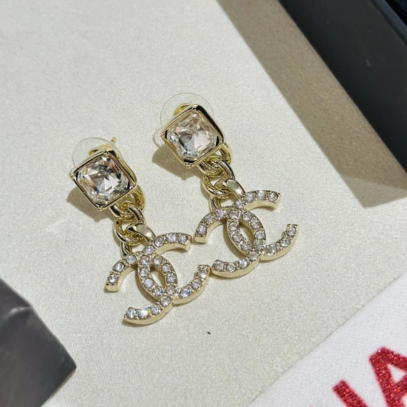 Sleek Chanel Earrings 231636