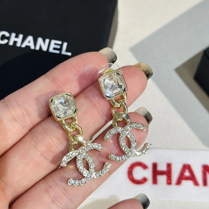 Sleek Chanel Earrings 231636