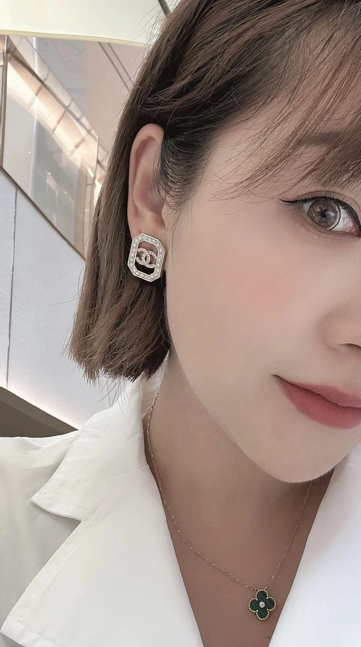 TechFriendly Chanel Earrings 231612