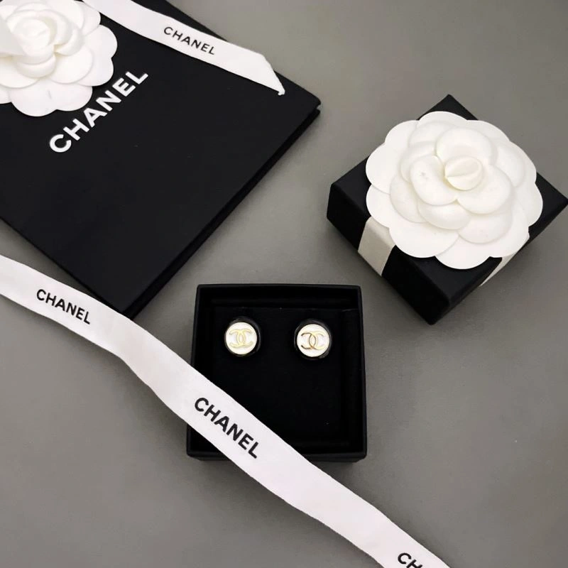 Chanel Earrings Trendsetting 231572