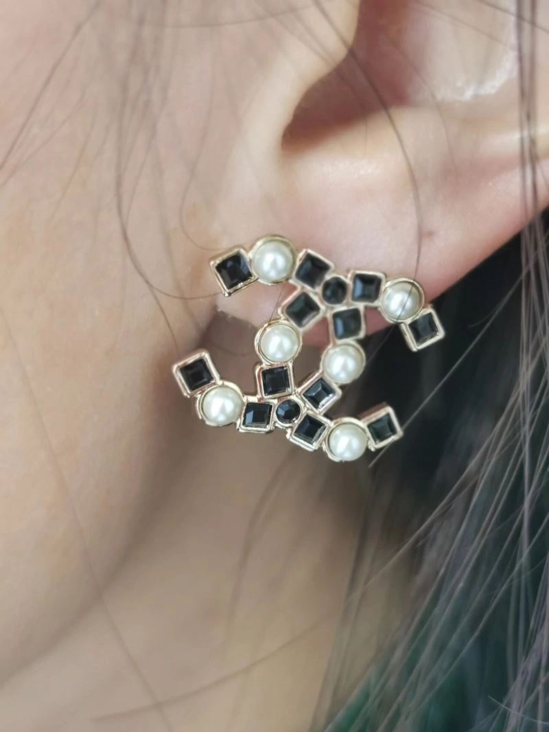 Sleek Chanel Earrings 231581