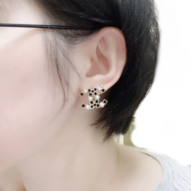 Sleek Chanel Earrings 231581