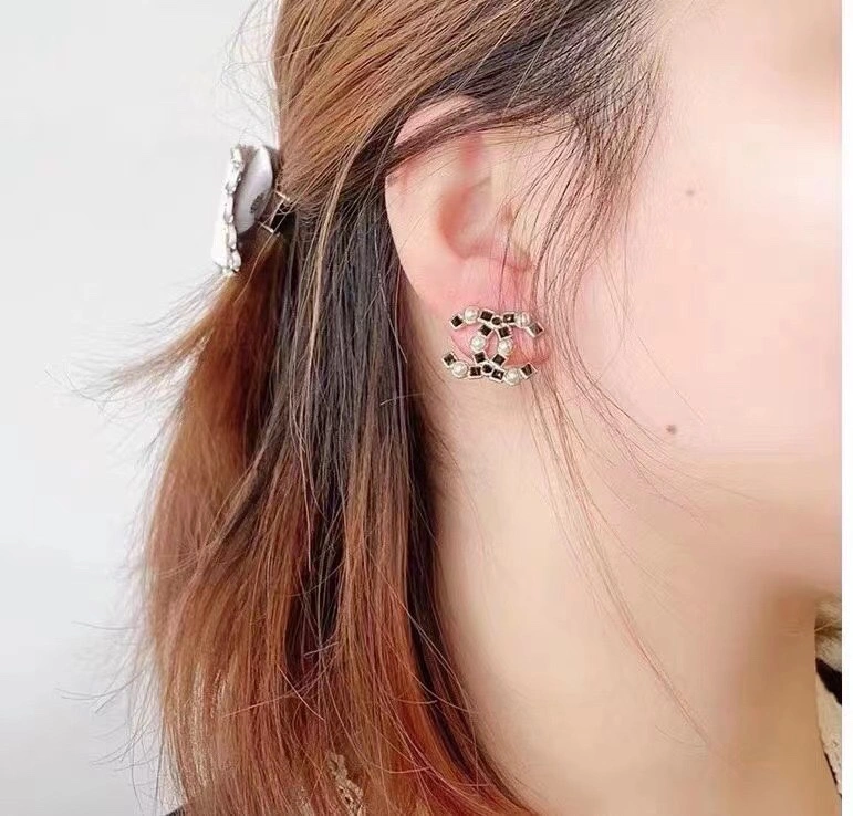 Sleek Chanel Earrings 231581