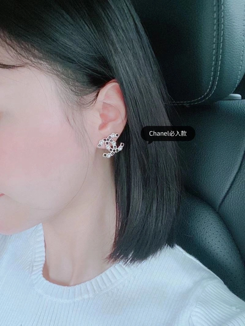 Sleek Chanel Earrings 231581