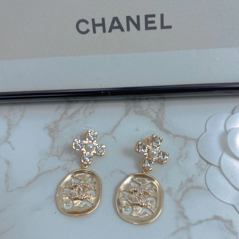 EyeCatching Chanel Earrings 230202