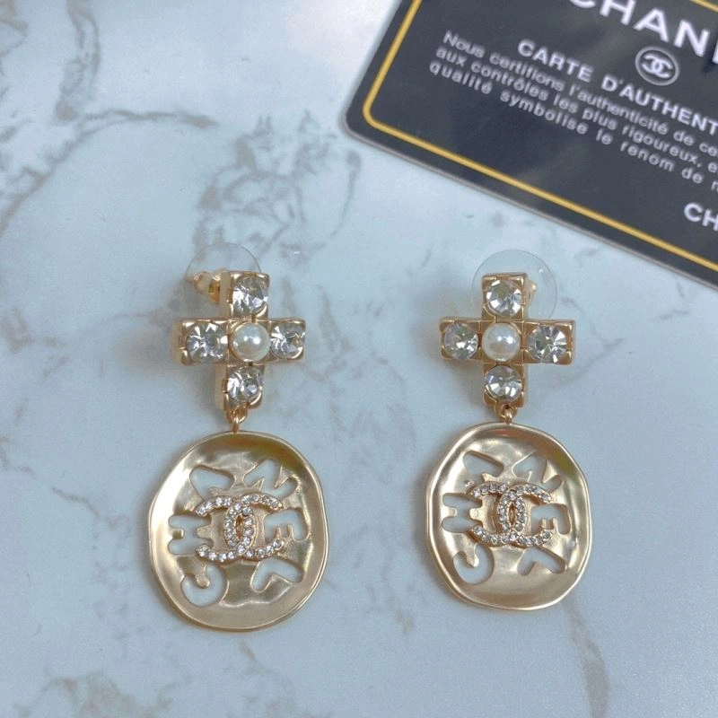 EyeCatching Chanel Earrings 230202