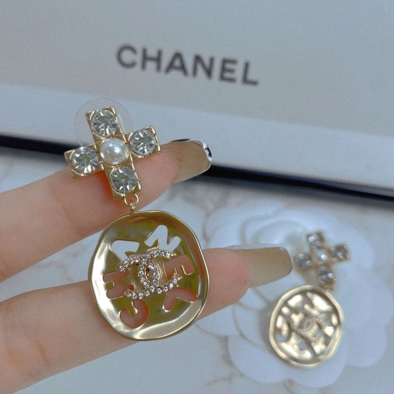 EyeCatching Chanel Earrings 230202