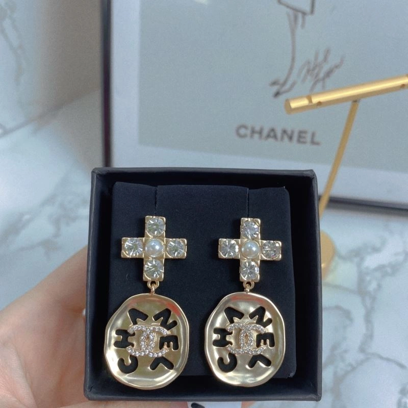EyeCatching Chanel Earrings 230202