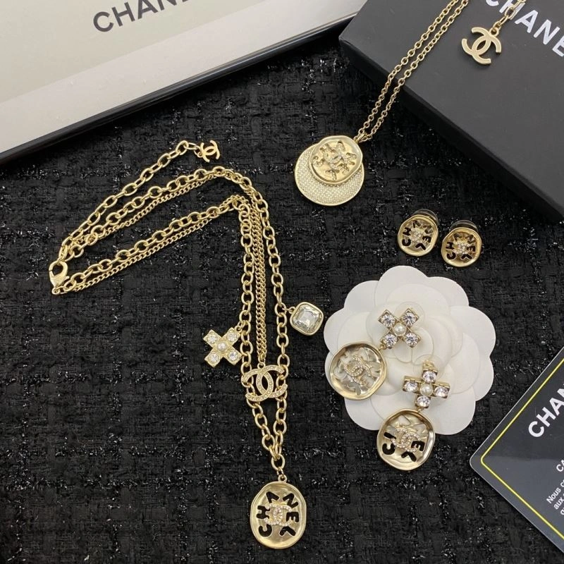 EyeCatching Chanel Earrings 230202