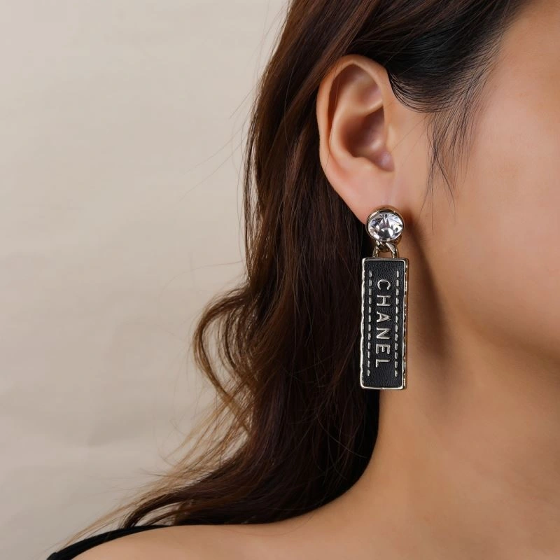 Chanel Earrings Refined 230173