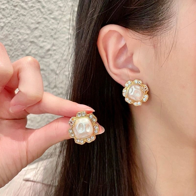 RelaxedFit Chanel Earrings 230189
