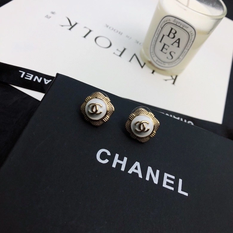 Lightweight Chanel Earrings 230152