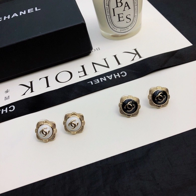 Lightweight Chanel Earrings 230152