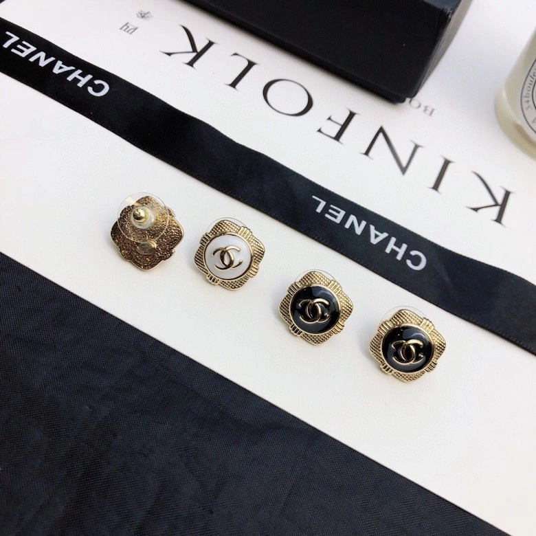 Lightweight Chanel Earrings 230152
