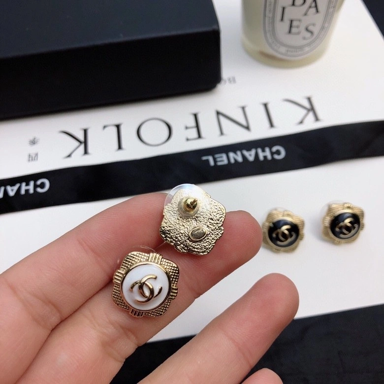 Lightweight Chanel Earrings 230152