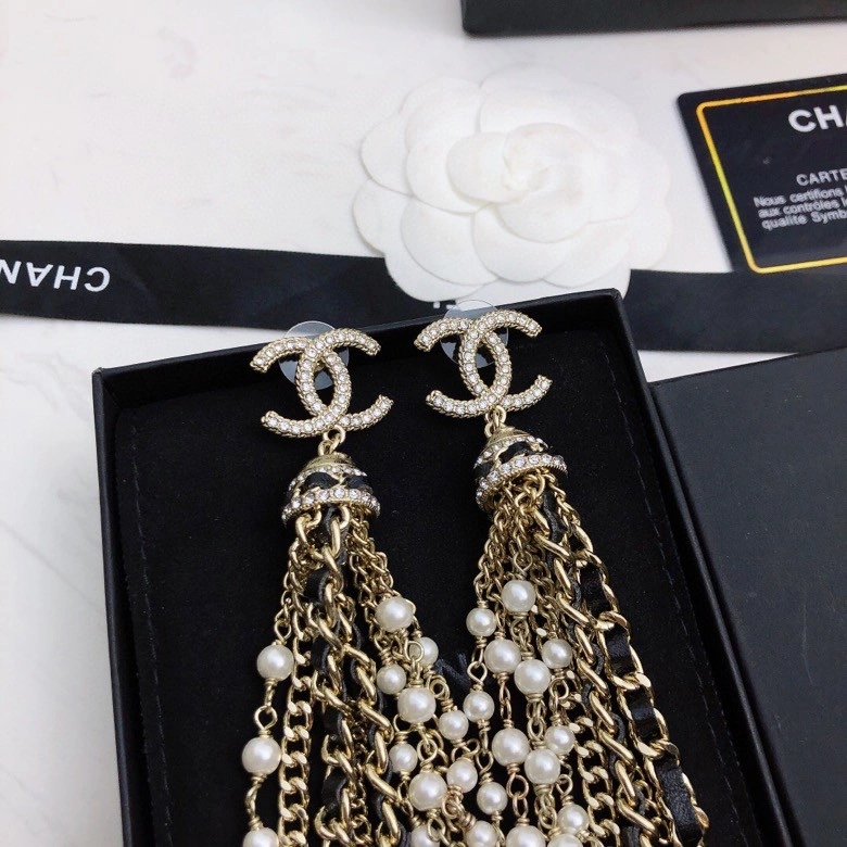 EyeCatching Chanel Earrings 230135