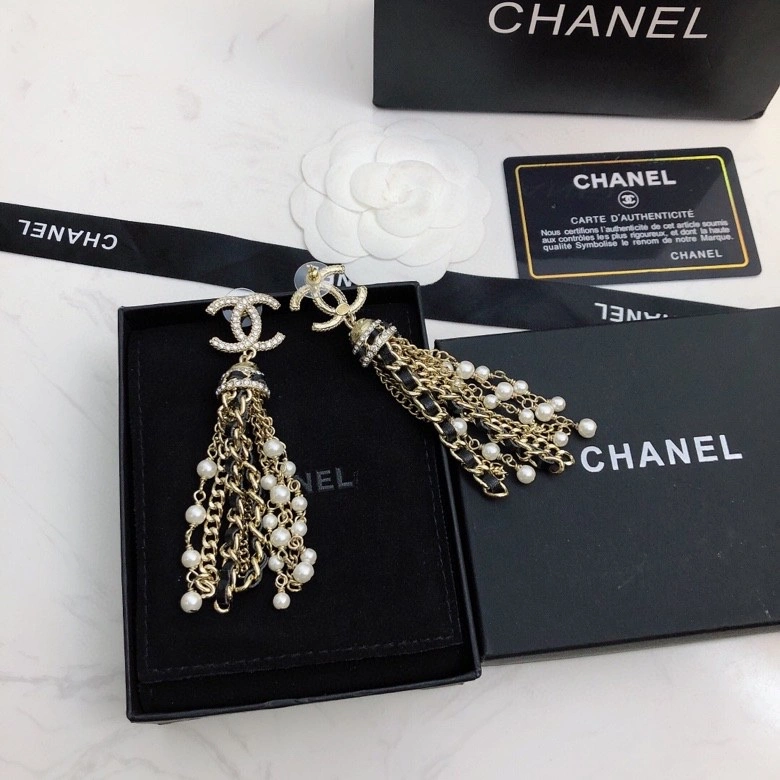 EyeCatching Chanel Earrings 230135